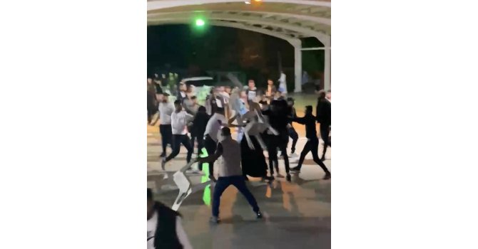 Antalya’da düğünde çıkan kavgada sandalyeler havada uçuştu, ortalık savaş alanına döndü