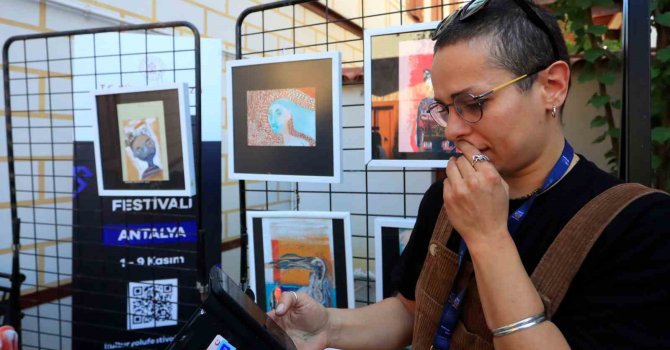 İranlı ressam 150’ye yakın eserinin kaybolduğu iddiasıyla polise başvurdu