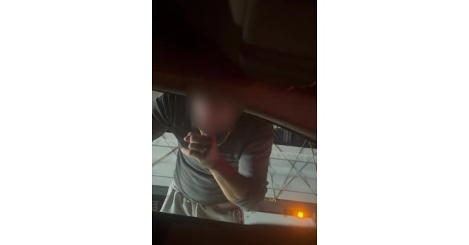 Aracın önünü kesip yumruklayan ve küfür eden trafik magandasına ev hapsi