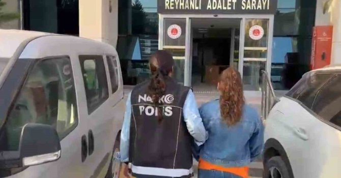 Reyhanlı’da 22 yıl hapis cezası ile aranan uyuşturucu satıcısı kadın yakalandı