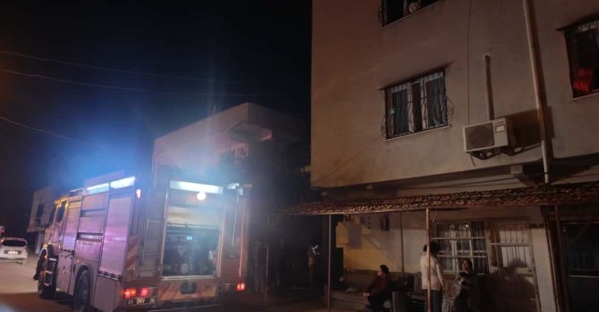Kozan’da ikamet yangını: 4 kişi dumandan etkilendi
