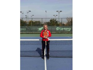 Antalyalı 16 yaşındaki tenisçi Zeynepsu, Tokyo Olimpiyatları için milli formayı giydi