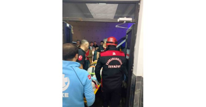 Asansör 6. kattan yere çakıldı: 1 yaralı