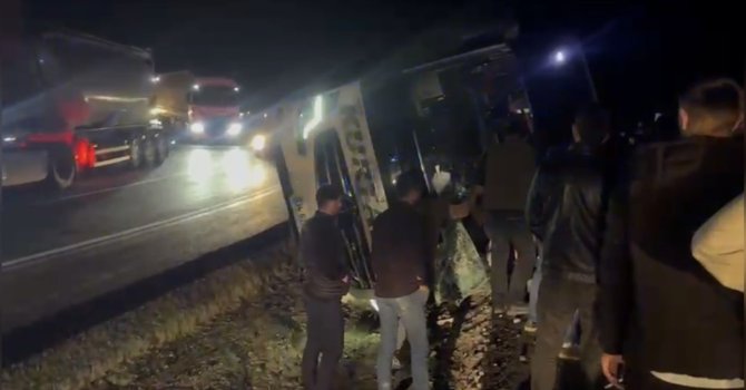 Osmaniye’de yolcu otobüsü devrildi: Yaralılar var