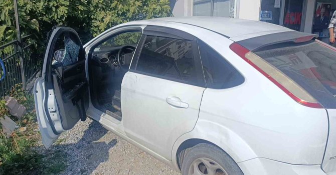 Antalya’da 16 yaşındaki çocuk otomobilin camını kırıp 50 bin TL çaldı