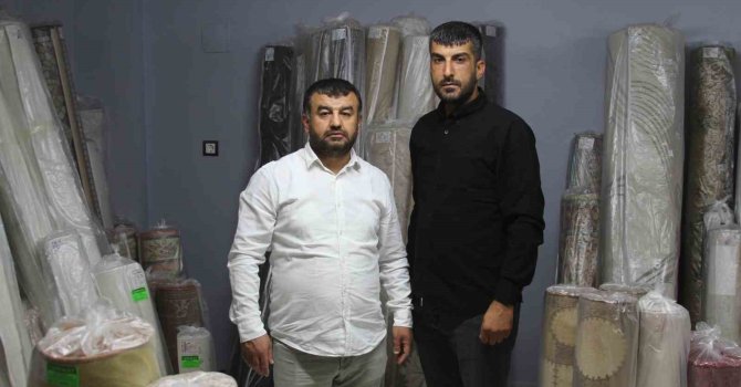 Adana’da halıdan servet çıktı: Dürüst çalışandan örnek davranış