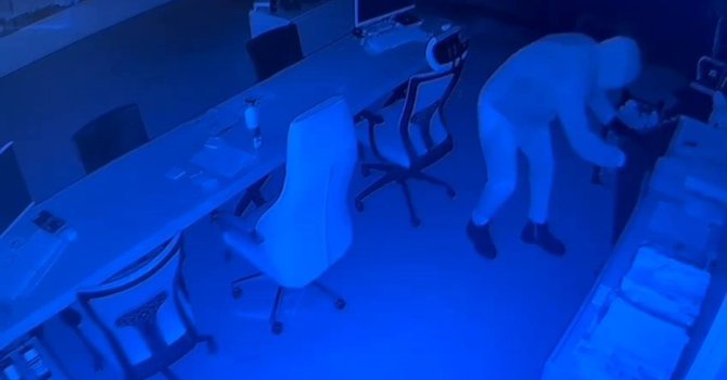 İş yerinin kasasından 1 milyon TL değerinde döviz çalan hırsız, eski çalışanı çıktı