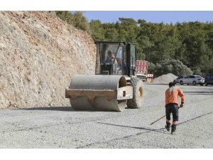 Gülnar’da 5 mahalleyi birbirine bağlayan yol yenilendi