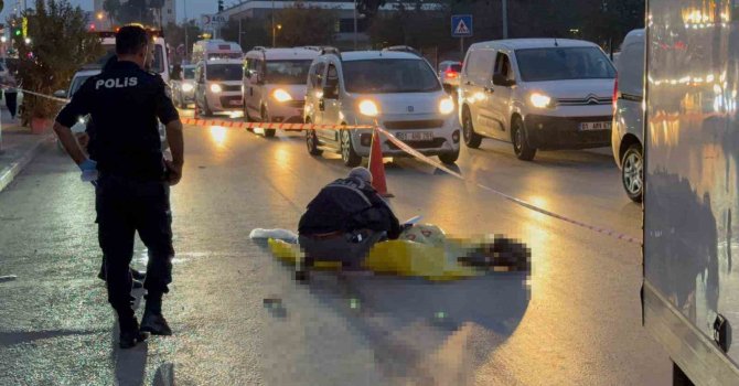 Yolun karşısına geçerken kamyonun çarptığı yaşlı adam öldü