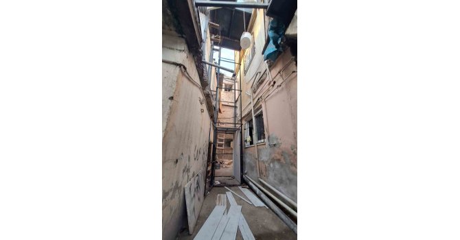 Bina dışına kurulan yük asansörü düştü: 80 yaşındaki kadın hayatını kaybetti