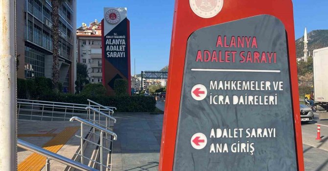Alanya’da sokakta kadına saldırıda bulunan şahıs adliyeye sevk edildi