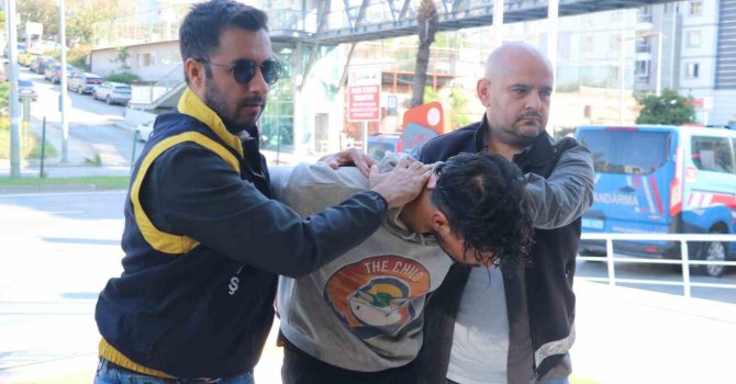 Alanya’da sokakta bir kadına yumruk atıp, makasla yüzünü yaralayan şahıs tutuklandı