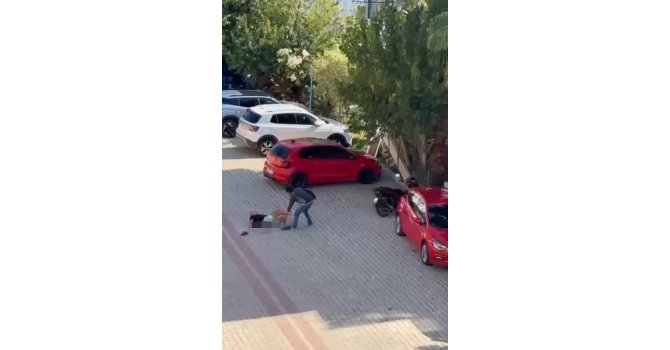 Yaşlı adamı sokak ortasında defalarca bıçaklayıp öldürdü: O anlar kamerada