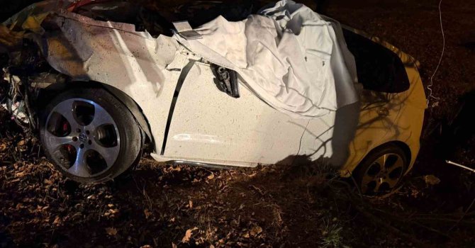 Burdur’da kamyonet ile çarpışan otomobil hurdaya döndü: 1 ölü, 1 yaralı