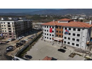 İş Bankası’ndan depremin yaralarının sarıldığı Hatay’a eğitim desteği