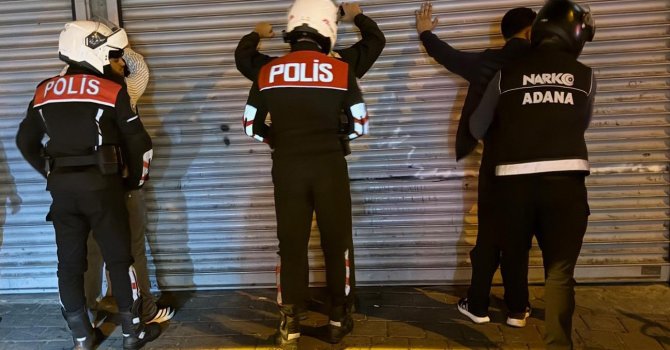 Adana’da ’narko-alan’ uygulaması: Uyuşturucu içen 20 şahıs suçüstü yakalandı