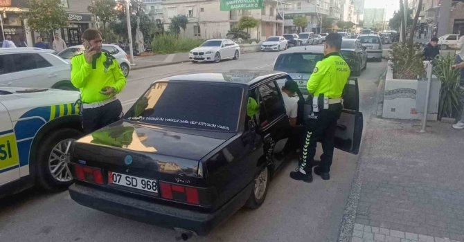 Yüksek sesli müzik yayını aday sürücüyü hem aracından hem de ehliyetten etti