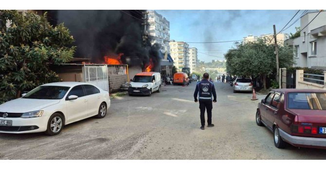 İş yerinde başlayan yangında alevler eve sıçradı