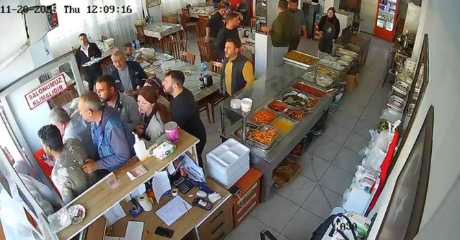 Depreme lokantada yakalanan vatandaşları panikle kaçışları kamerada
