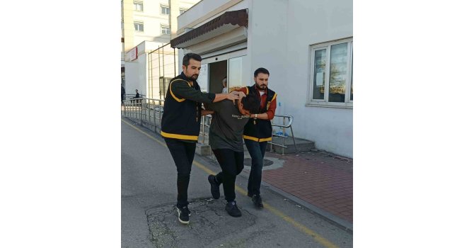 Adana’da komşu kavgası: Baba öldü, 2 oğlu yaralandı