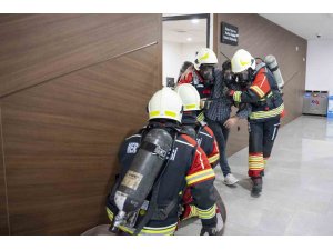 Mersin Büyükşehir Belediyesi binasında yangın tatbikatı gerçekleştirildi