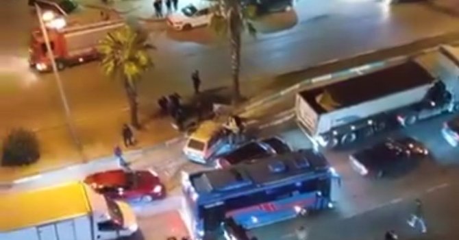 Otomobilin tıra arkadan çarpması saniye saniye görüntülendi