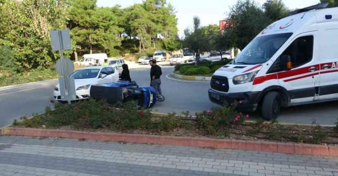 Motorlu bisiklet ile otomobil çarpıştı: 1 yaralı