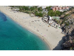 Rize’nin yaylalarında kar Alanya’da güneş