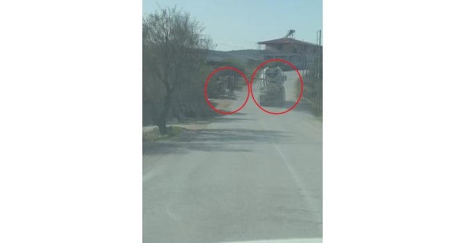 Tek şeritli yoldaki hızıyla ’Pes’ dedirten mikser sürücüsü kamerada