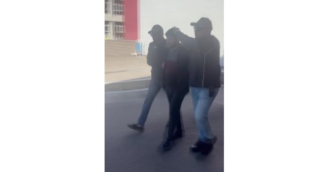 Adana’da FETÖ firarisi öğretmen yakalandı:  Özel harekât polislerinden sorumluymuş