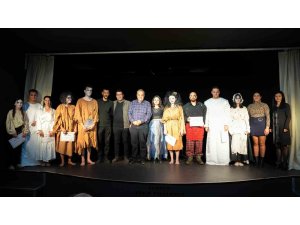 Tarsuslu genç oyuncular modern macbeth uyarlamasıyla sahne aldı