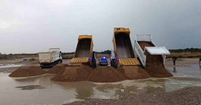 Antalya’da kumları çalıp sahilleri talan etmişlerdi: Kamyonlar dolusu plaj kumu bulundu