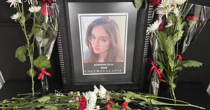 Kazada hayatını kaybeden Şükran’ın sınıfındaki sırasına arkadaşları çiçekler bıraktı