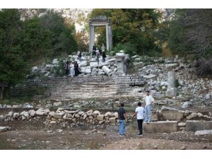 Termessos’ta ilk kazıda dans eden kadınlar mezarı, Antiochis’in anıt mezarı ve figürlü lahit parçaları ortaya çıkarıldı