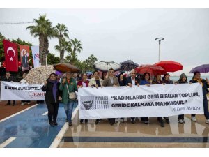 Mersin’de kadınlara yönelik şiddete karşı farkındalık etkinlikleri düzenlendi