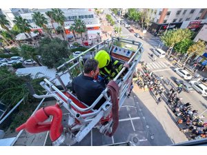 Mersin’de iş merkezinde yangın ve kurtarma tatbikatı yapıldı