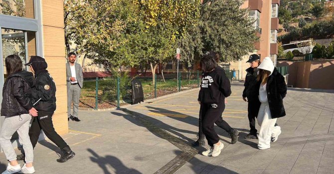 Dolandırıcılık ve bahis şebekesi 8,5 milyarlık işlem hacmi oluşturmuş: 17 şüpheli adliyeye sevk edildi