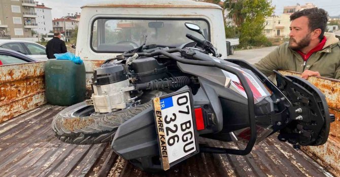 Antalya’da otomobil ve motosiklet çarpıştı: 2 yaralı