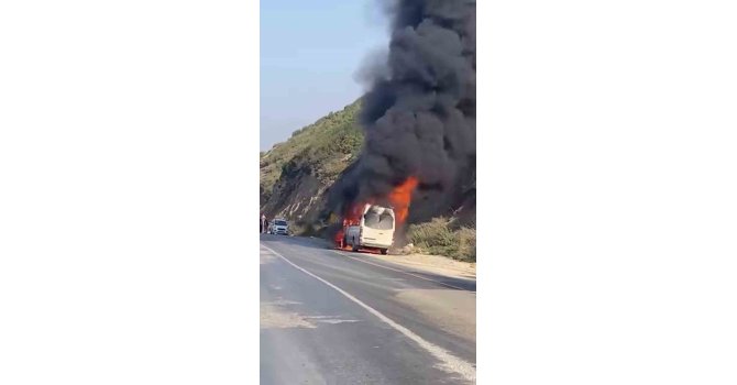 Alevlere teslim olan minibüs kullanılmaz hale geldi