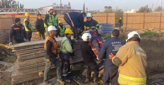 Çalıştığı esnada rahatsızlanan kule vinç operatörü operasyonla kurtarıldı