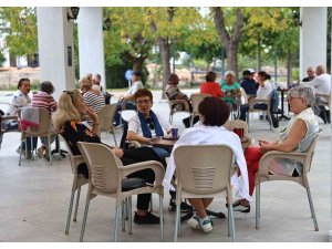 Antalya’da emekli kahveleri ilgi görüyor
