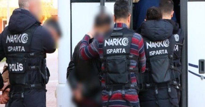 Isparta’da uyuşturucu suçlarından aranan 3 kişi yakalandı