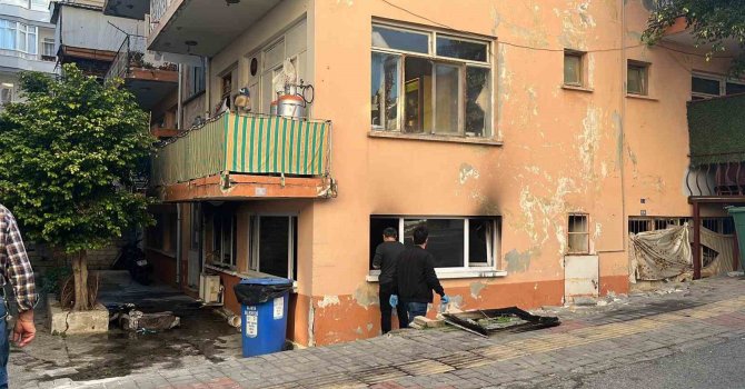Alanya’da apartmanın giriş katında çıkan yangın korkuttu