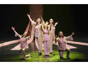 Mersin’de emekli evi üyeleri ‘Ben Anadolu’ oyununa yoğun ilgi gösterdi