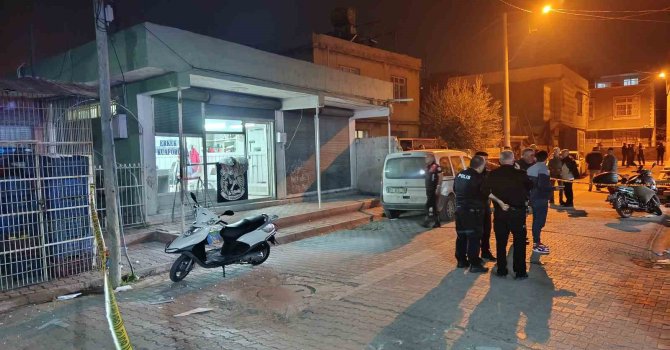 Adana’da erkek kuaföründe silahlı kavga: 7 yaralı