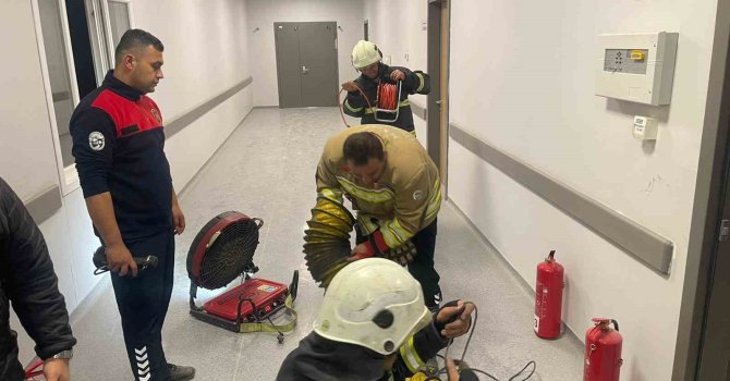 Hastanede elektrik panosundan çıkan yangın söndürüldü