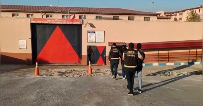 Osmaniye’de molotoflu saldırı: Kamyoneti ateşe veren 2 şüpheli tutuklandı