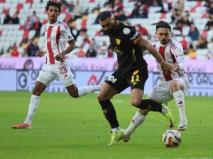 Trendyol Süper Lig: Antalyaspor: 1 - Göztepe: 0 (İlk yarı)