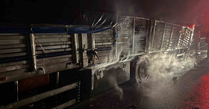 Osmaniye’de mısır yüklü tır alev alev yandı