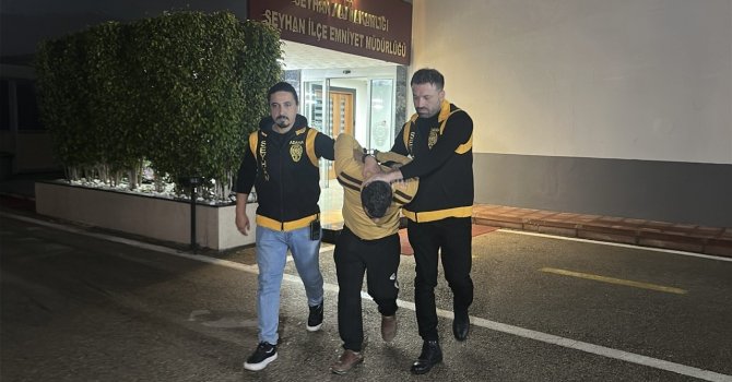 Çocuğun kafasını arabaya vurup yere fırlatan şahıs çocuğun babası çıktı, gözaltına alındı